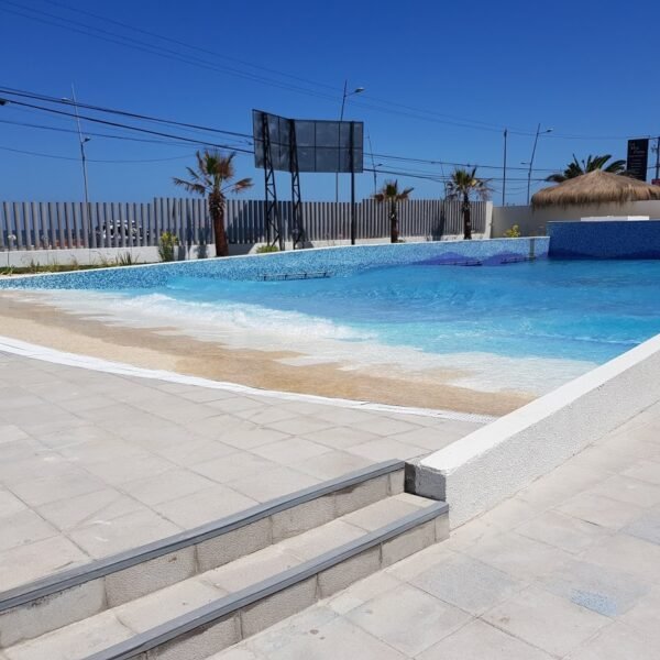 piscina-con-olas.jpg-edificio-construcciones