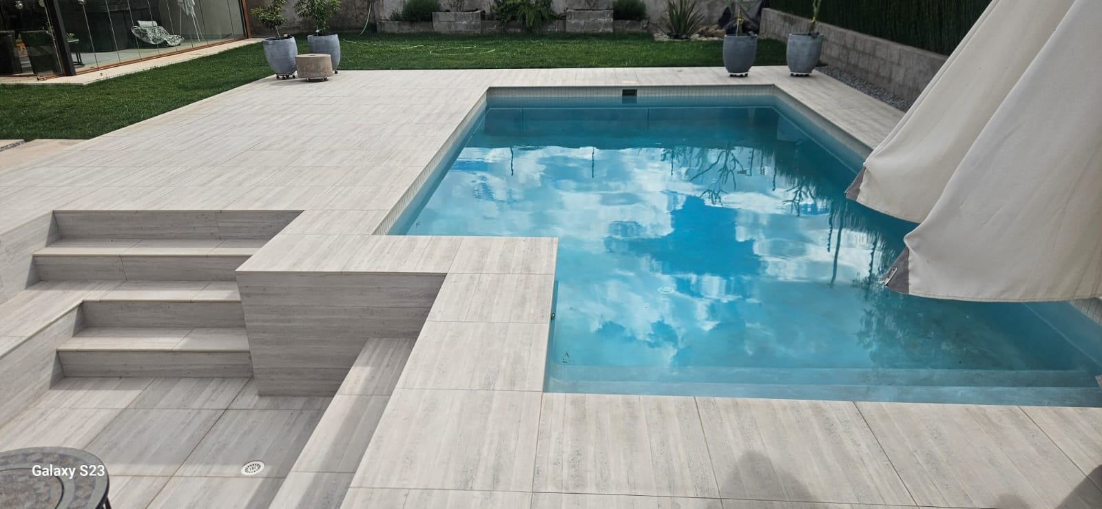 Proyecto terminado con porcelanato para piscina terraza y quincho